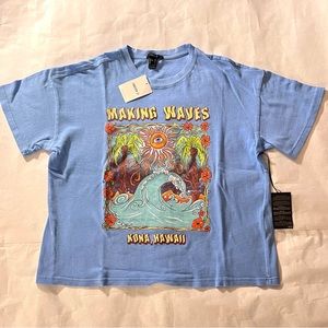 Forever 21 Graphic Boxy Making Waves Kona, Hawaii T-Shirt Blue/Multi Small